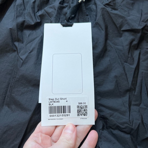 Lululemon Step Out High Rise Short 3" in Black Size 4 - Picture 4 of 7